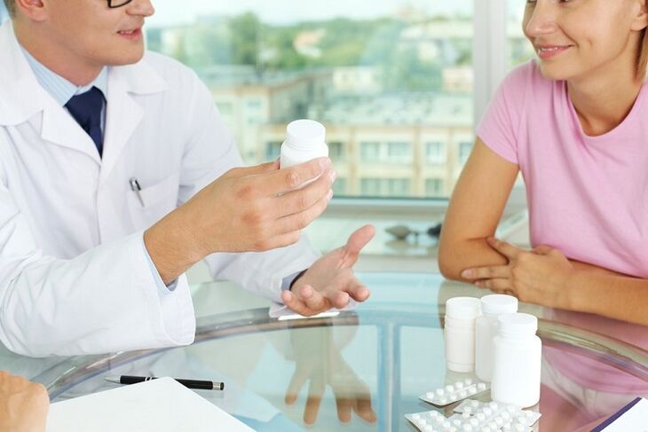 doctor prescribes pills to treat varicose veins